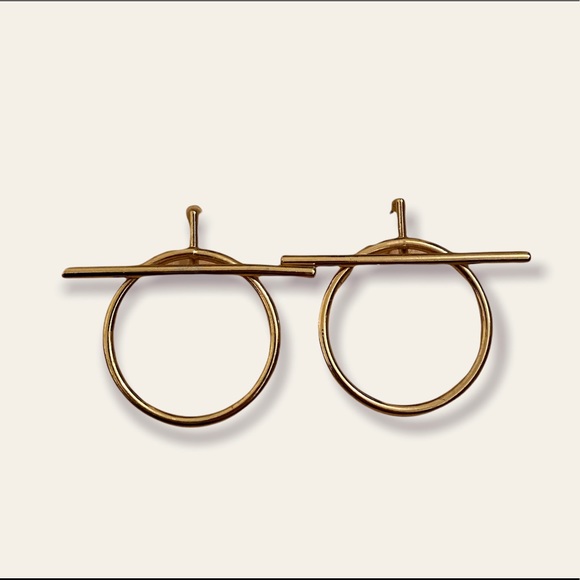 Circular earrings with bar, Color : gold
